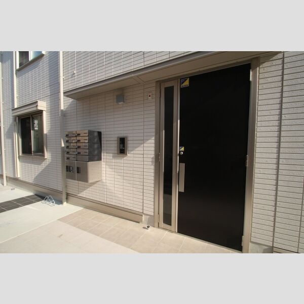 ラリュール西新井本町 エントランス