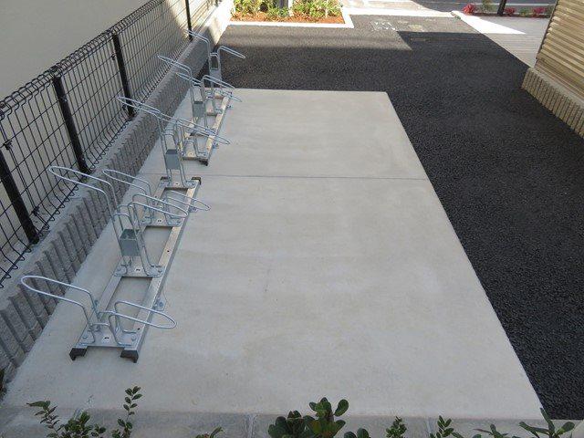 ステージファースト上野松が谷アジールコート1階 駐輪場