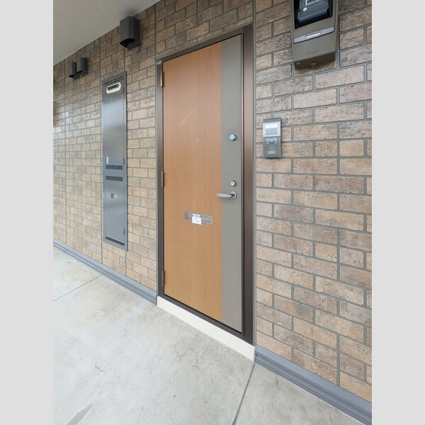 ルインズ・イン・マルヤマ　ABCDEFA103号室 玄関