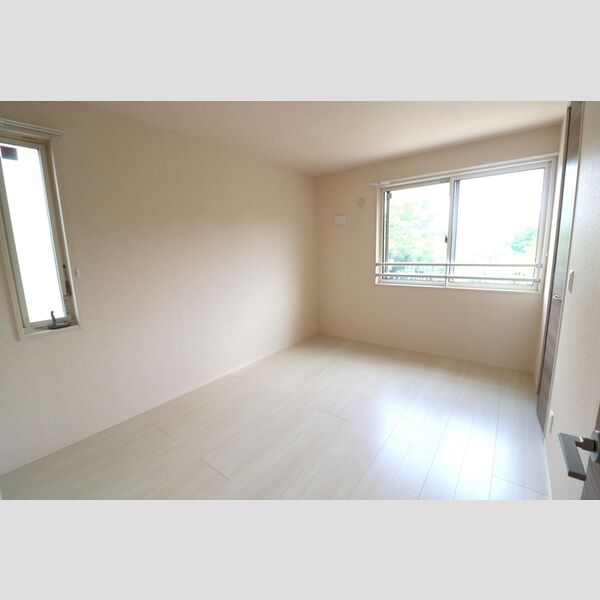 ロイヤルガーデンXI205号室 洋室