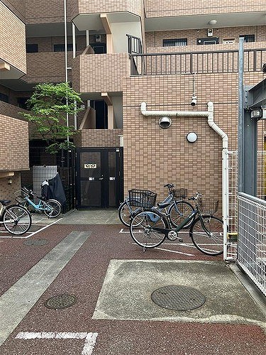 ライオンズガーデン千川1階 駐輪場　※2026年4月の写真