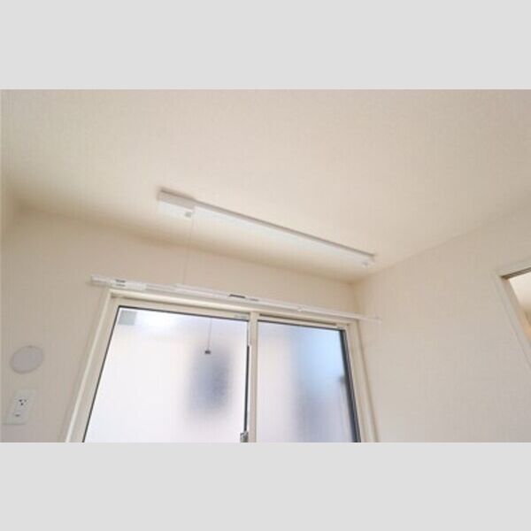 メゾン・ド・シャルマン102号室 室内物干し