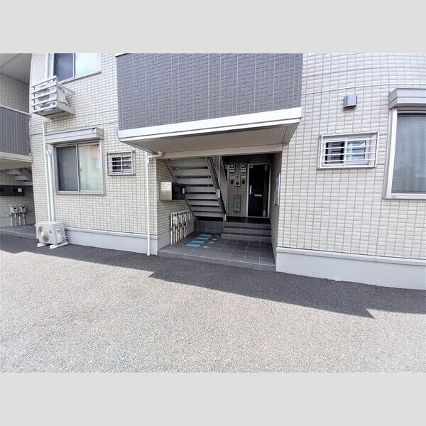 スカイヒル203号室 エントランス