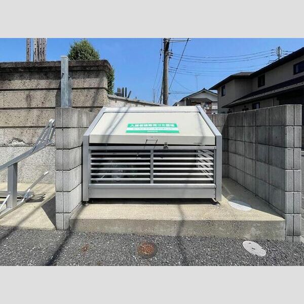 メゾーネ三郷中央101号室 ゴミ置き場