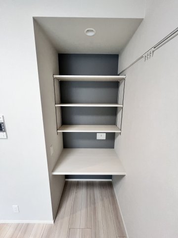 びゅうリエット横浜平沼903号室 ワーキングスペース（兼）収納　※別号室の参考写真です(現況優先・仕様違いの場合あり)