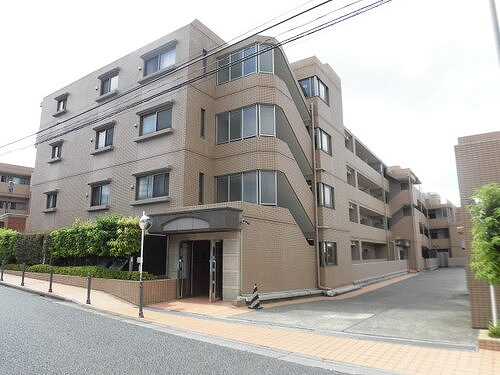 ファミール明大前3階 建物外観　※前回募集時2022年9月撮影