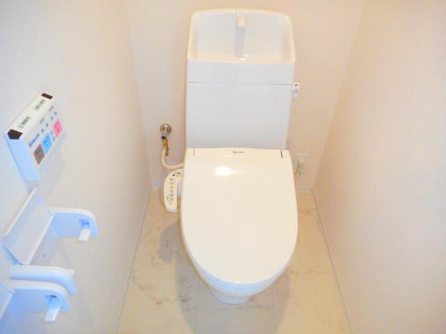 オーヴィラージュ201号室 シャワー付トイレ