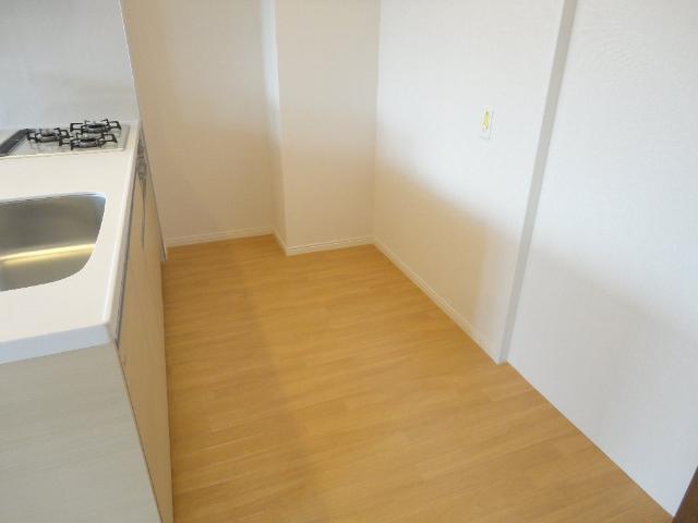 Ｒｏｍａｎｔｉｓ　Ｋａｗａｇｕｃｈｉ（ロマンティス　川口） キッチンスペース