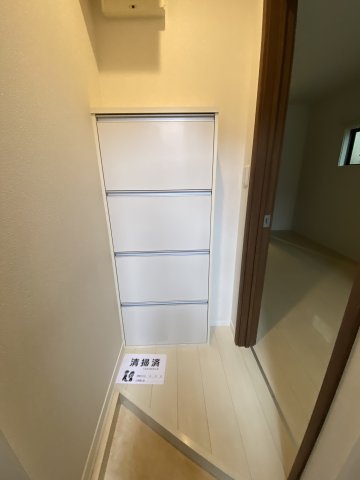 リーヴェルポート横浜三ッ沢LUKIA202号室 玄関