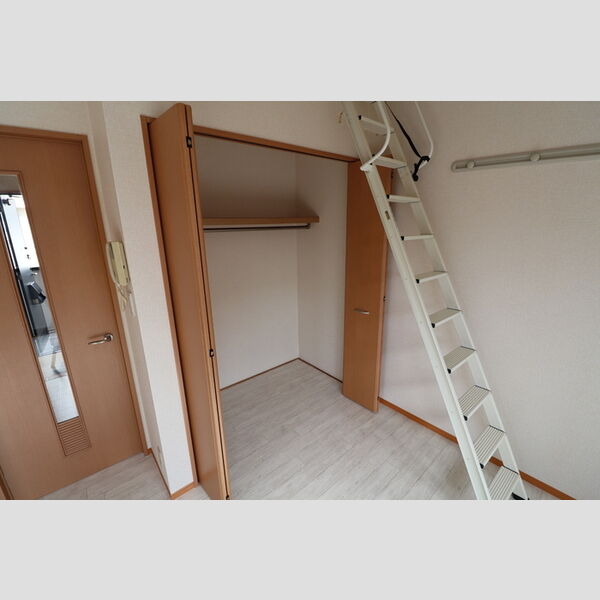 セントラル・クオ205号室 クローゼット