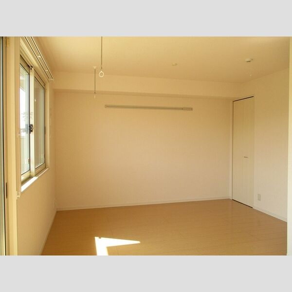 メゾンクレールD103号室 洋室(リビング隣接)