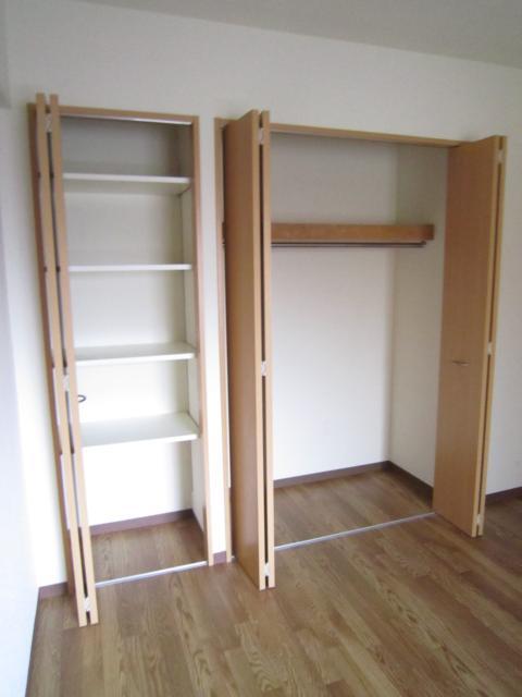 ヴィオレ湘南 ６．０帖洋室の収納です。