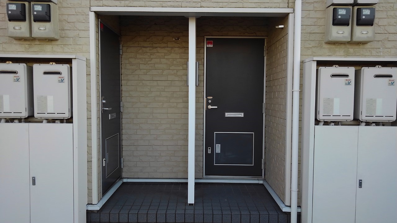 レオパレスヴィクトワールⅡ110号室 玄関