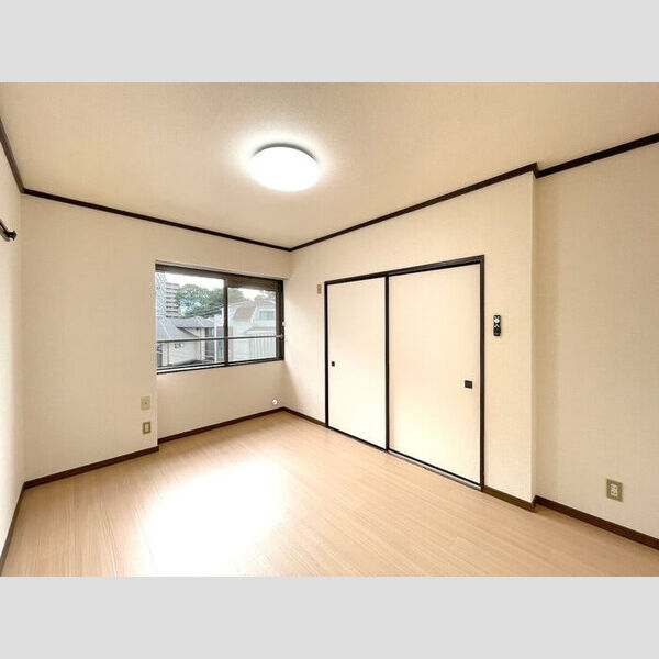 チャーリーズマンションⅡ301号室 洋室