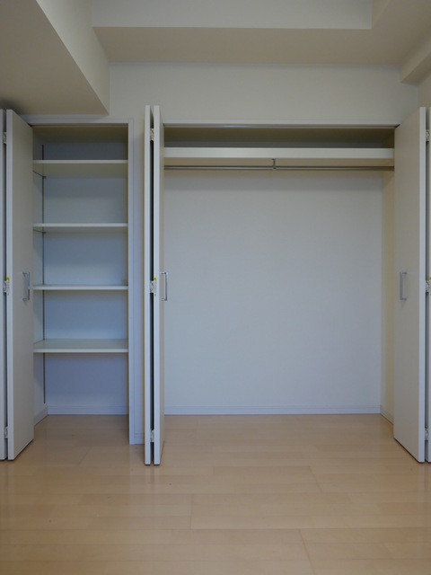 ガーラ・レジデンス府中3階 洋室(2)クローゼット