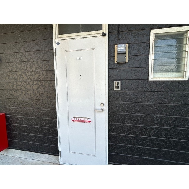 鈴木ハイム106号室 玄関