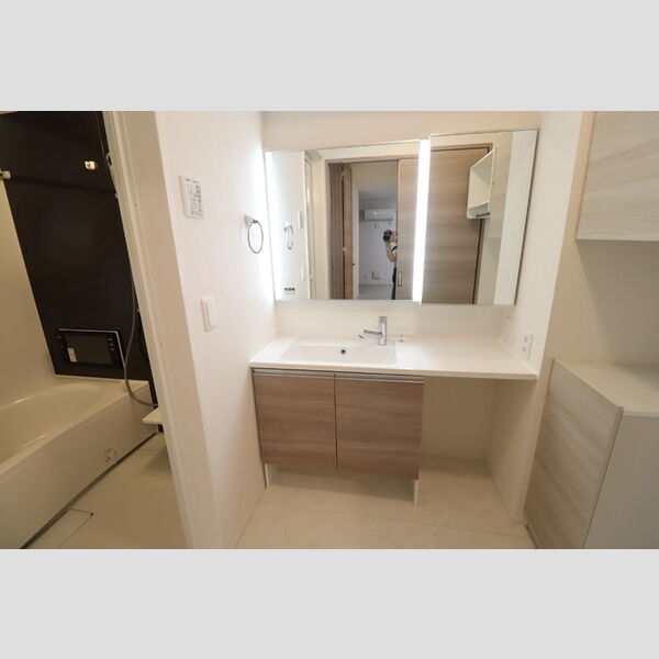 K・Tellus (ケー・テルース)103号室 洗髪洗面化粧台　ドレッサータイプ