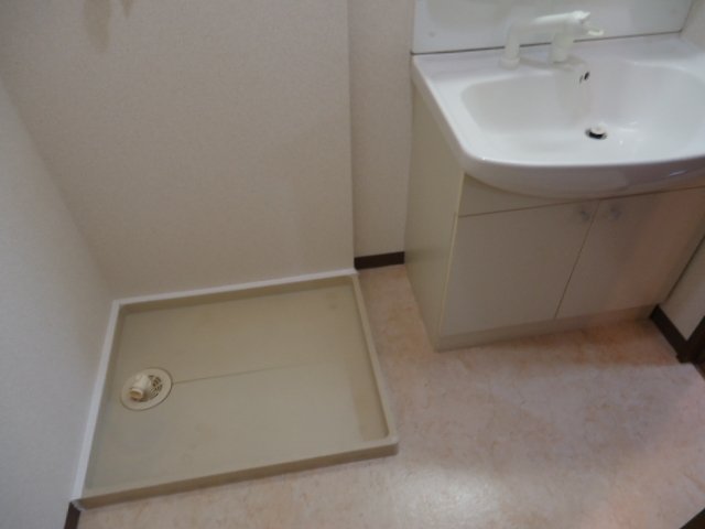 ウイング福寿館305号室 洗濯機置場