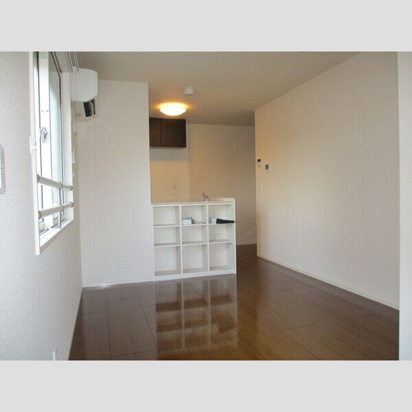 ラテル・コート若松町 202(リビング)