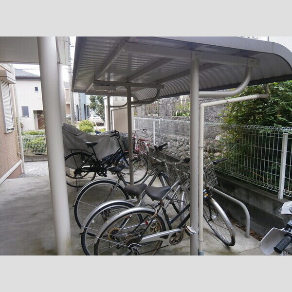 フィオーレ・TAMA 屋根付き駐輪場