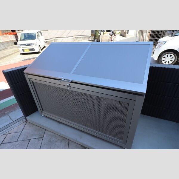 ロイヤルクレスト六号館 ゴミ置き場