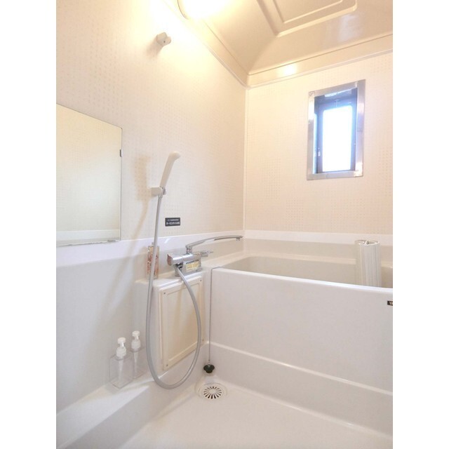 テラスハウス用賀 窓のある浴室！イメージ