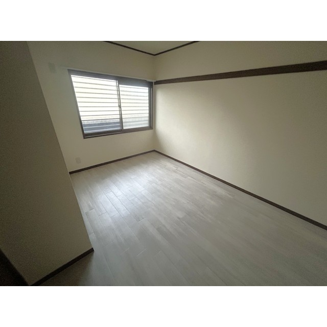 グランデュール瀬戸岡201号室 内観