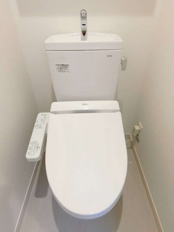 リブリ・ソレアード1階 トイレ