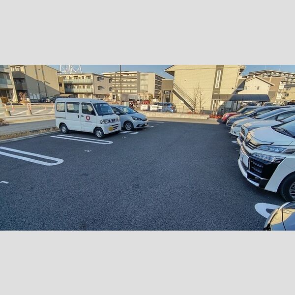 リヴェール102号室 駐車場