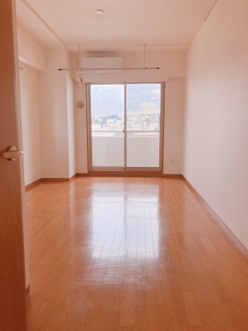 グランディスタ菊名 リビング