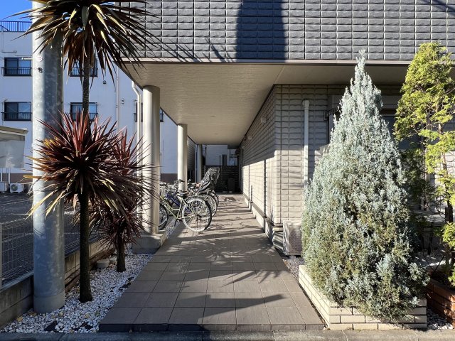 BLOOM302号室 整頓された駐輪スペースです。空きあり。