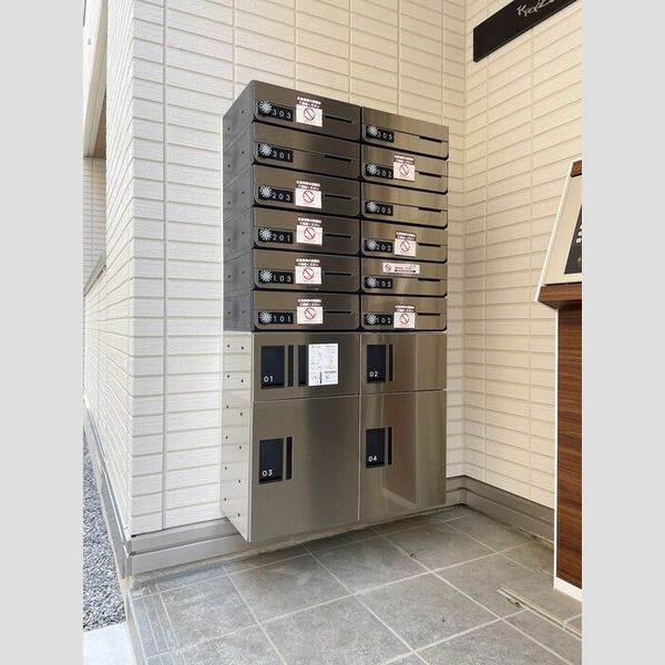アヴァンス東日暮里203号室 宅配ボックス