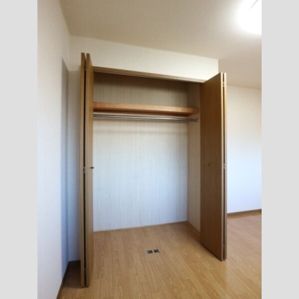 ル・モンテスト　F 北側洋室　クローゼット