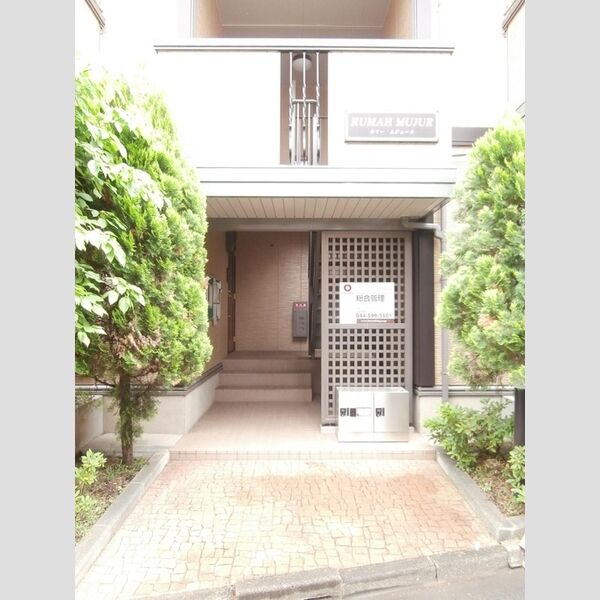 RUMAH MUJUR エントランス