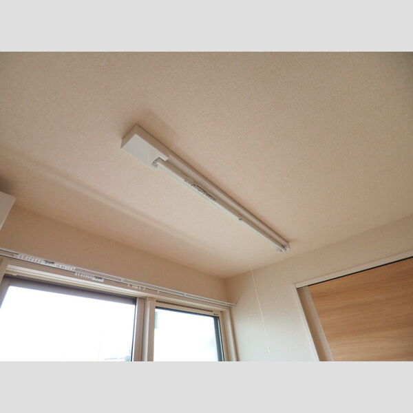 コンフォート新治 急な雨でも安心、室内物干