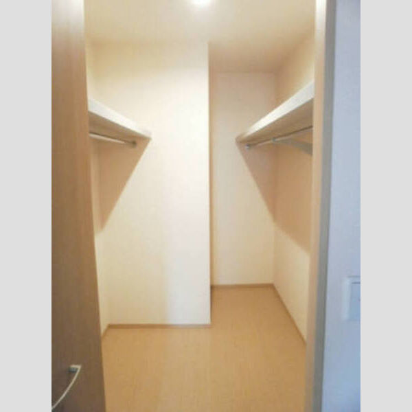 グリーンレジデンスさつき302号室 広いウォークインクローゼット♪