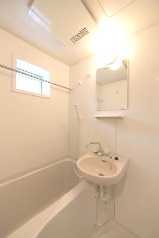 ルーエ渕野辺 浴室に窓があります！