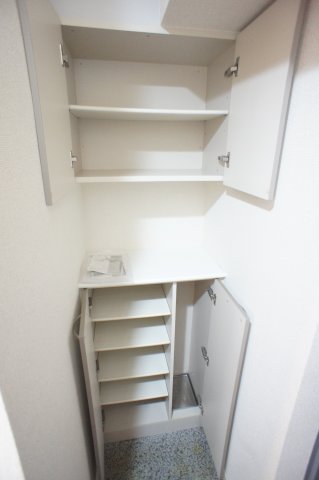 ニュー千葉稲毛ビル 十分な収納スペースがあります