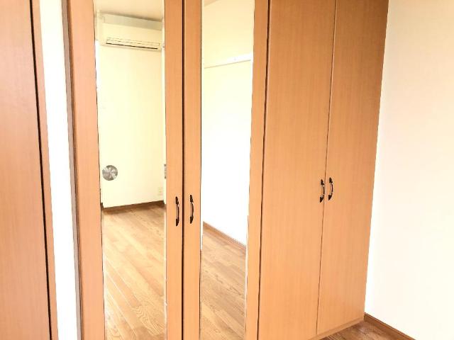 サンライズ・ガーデン201号室 クローゼット扉に姿見付き