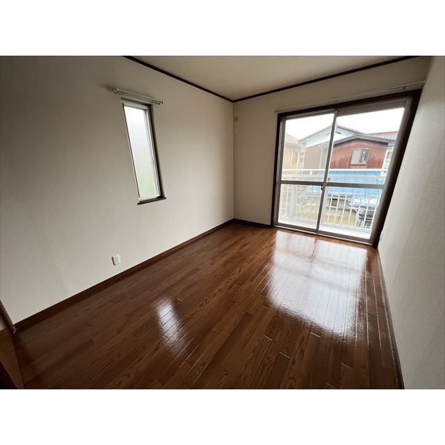 ル･コンフォール 2階東南洋室・2面窓＋収納有り