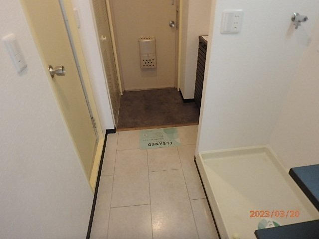 ロイヤルレゾン2階 玄関