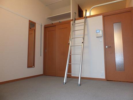 レオパレスアラモードⅢ リビング