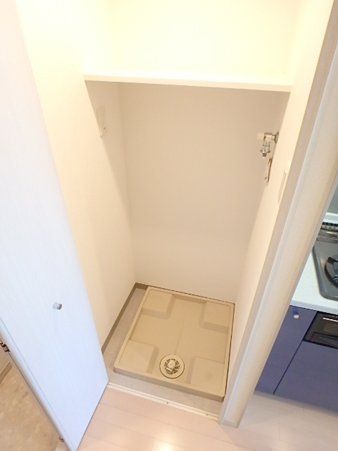 グランド・ガーラ横濱万世町9階 洗濯機置き場/上部に棚あり