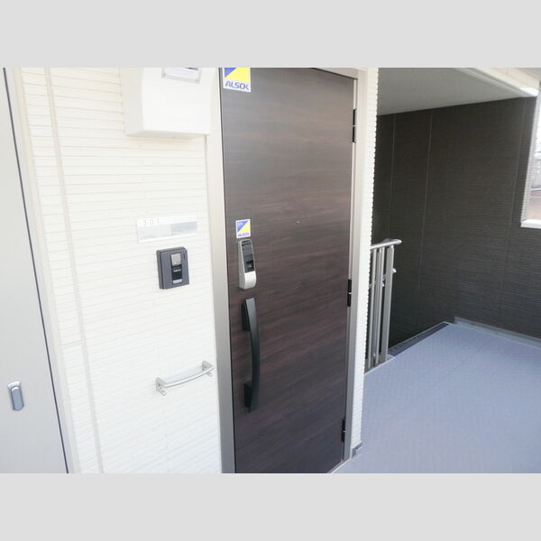 ユートリーⅩ301号室 玄関