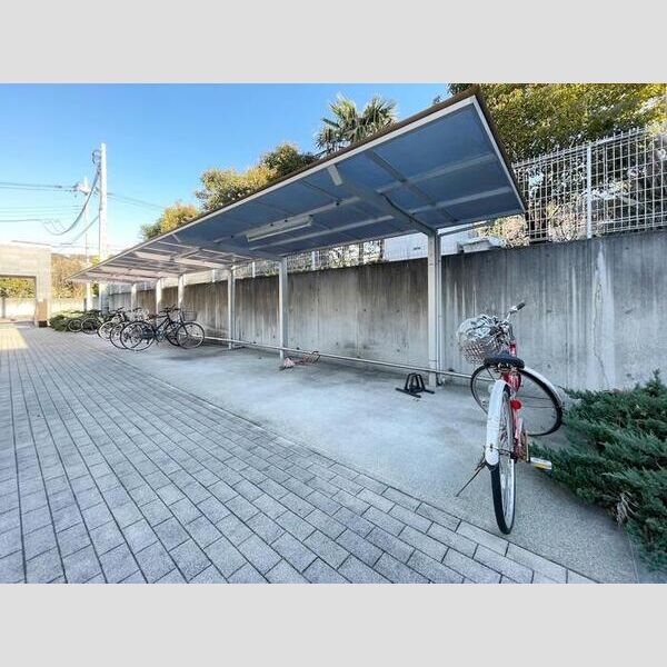 TRINITY11号室 駐輪場