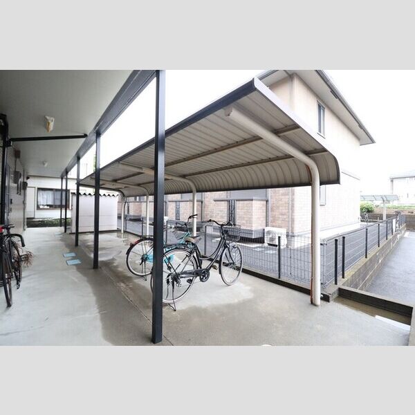 クレールコート 駐輪場