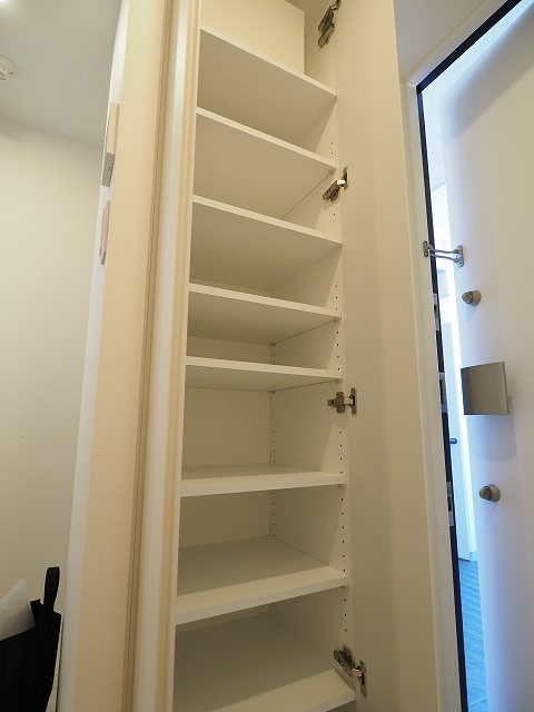 レオーネ方南町2階 収納