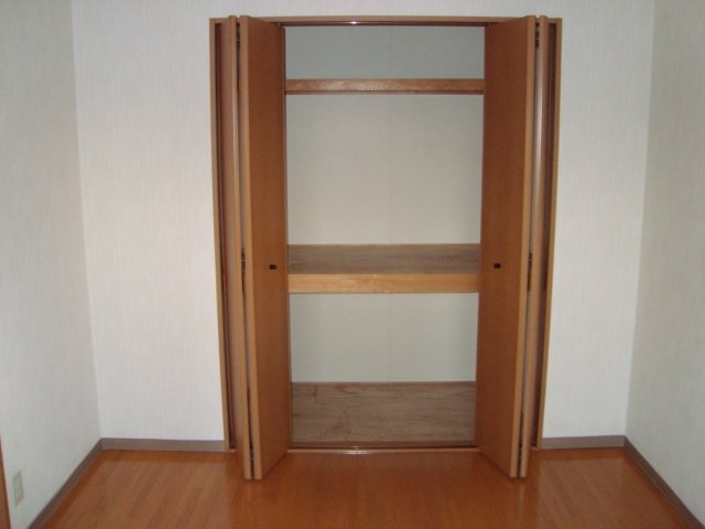 シャイニングｉｎ青葉Ⅱ 収納（洋室１）