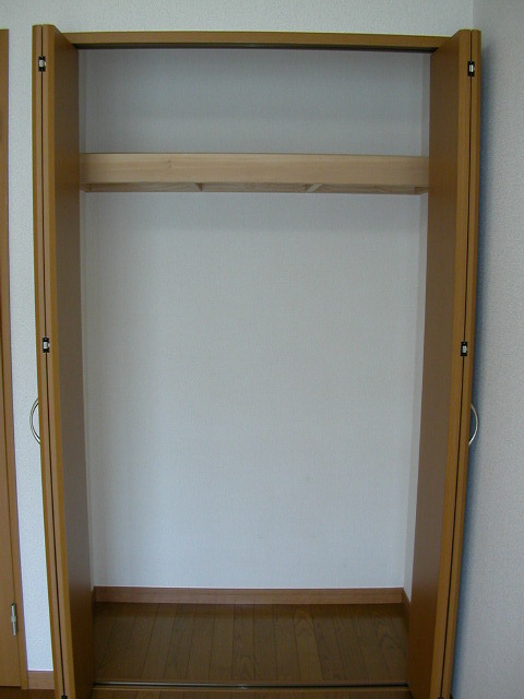 レオミノール明神町0205号室 収納