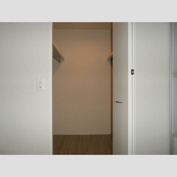 メゾン・ド・アヴニール301号室 ウオークインクローゼット